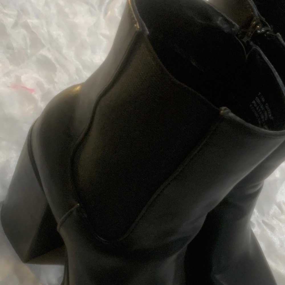 Boot (ankle) - Picture 10 of 13